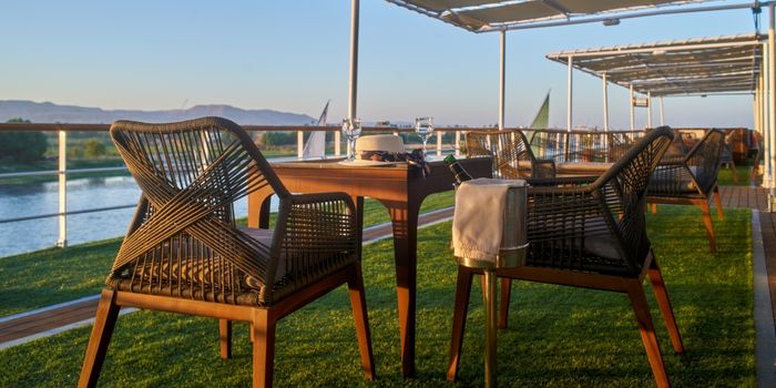 Alfresco dining on sundeck