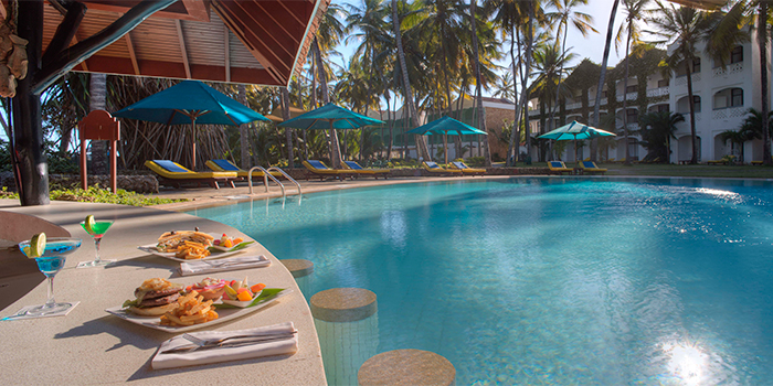 Lido Pool Dining
