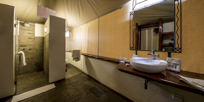 Suite bathroom