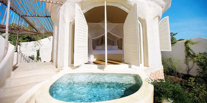 Pavilion plunge pool