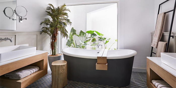 Junior Suite bathroom