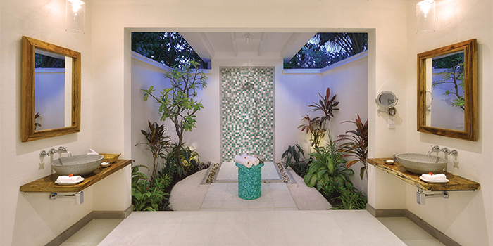 Deluxe Beach villa bathroom