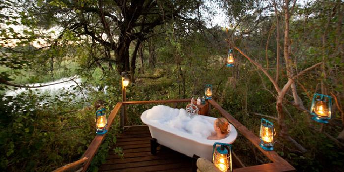 Bath beneath the stars