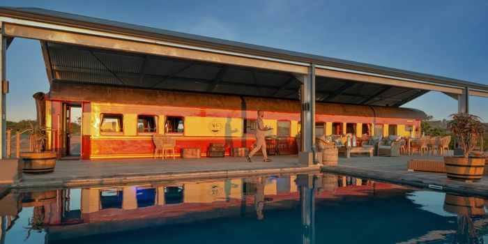 10 Founders Railway Carriage Room