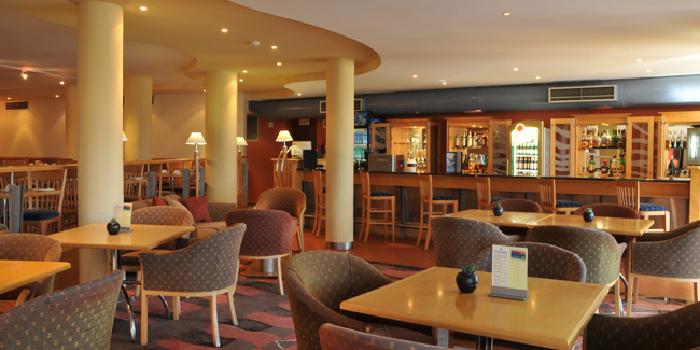 Restaurant bar