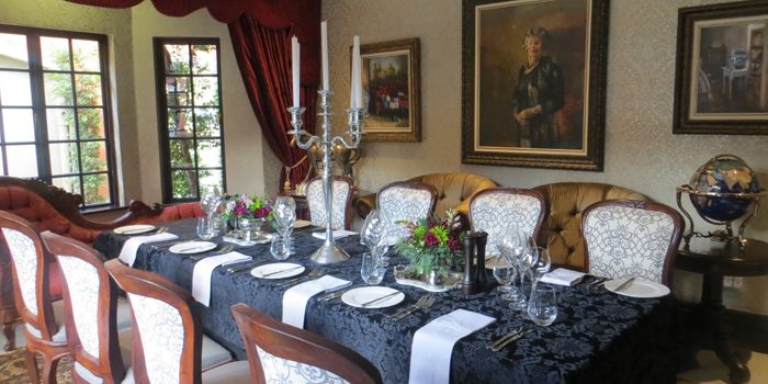 Winter Lounge dining room