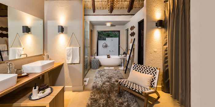 Suite bathroom