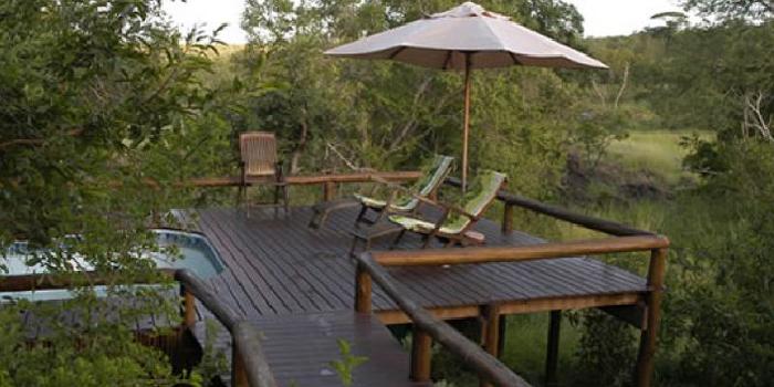 Deck with plunge pool