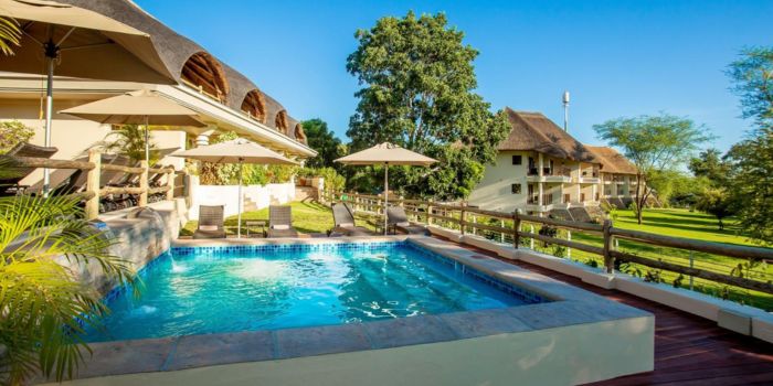 Relaxing plunge pool