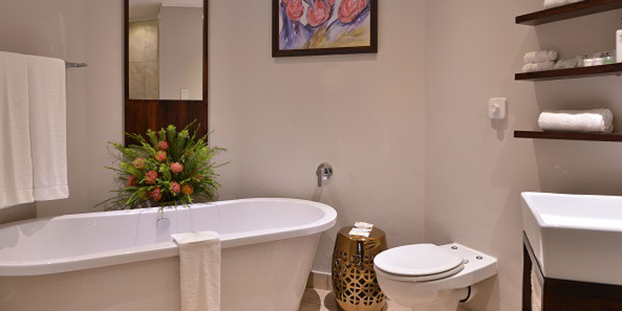 Suite bathroom