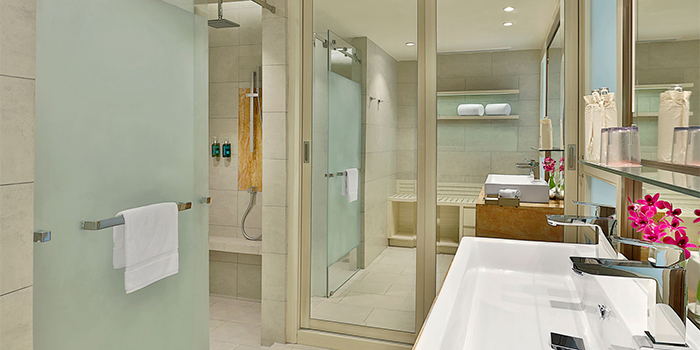 Grand Deluxe Ocean View Bathroom