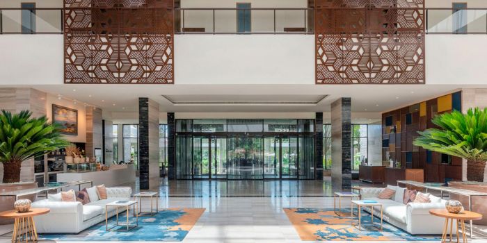Entrance to the hotel