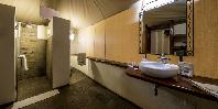 Suite bathroom