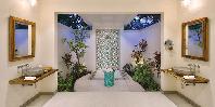Deluxe Beach villa bathroom