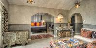 Suite lounge