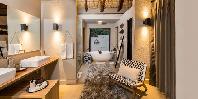 Suite bathroom