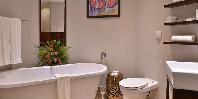 Suite bathroom