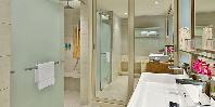 Grand Deluxe Ocean View Bathroom