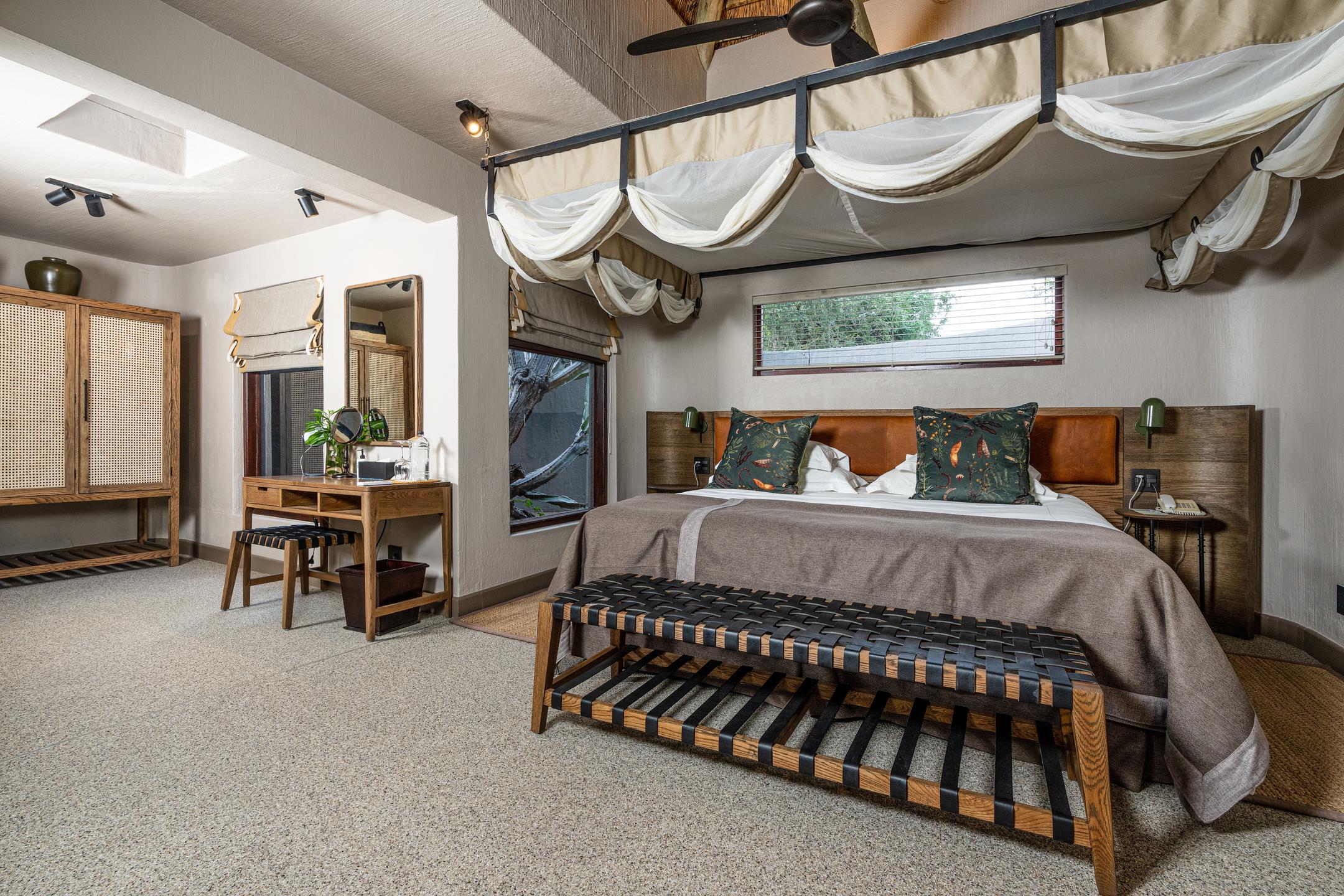 Luxury_Suite_3.jpg