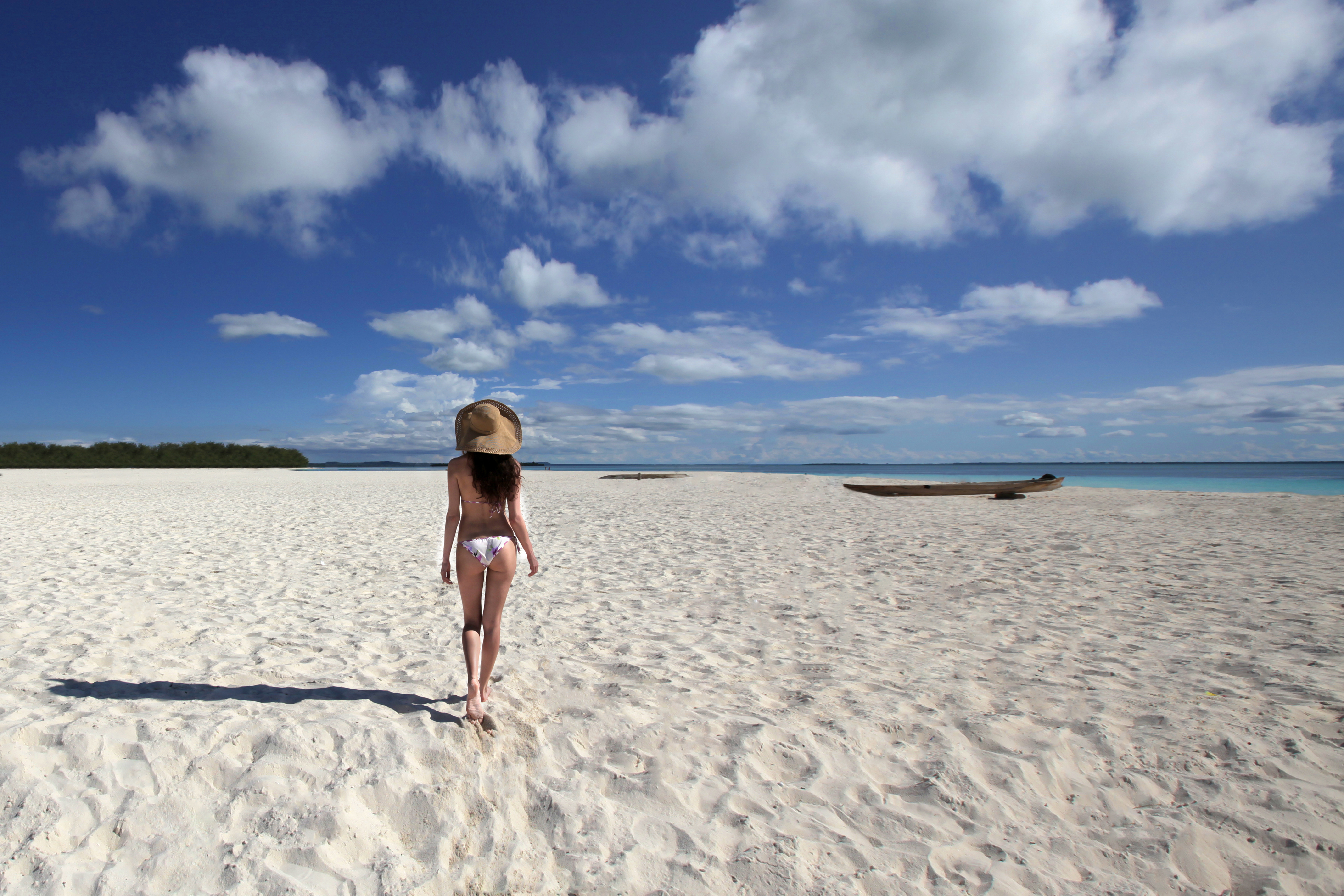 Beach_walk_02.jpg