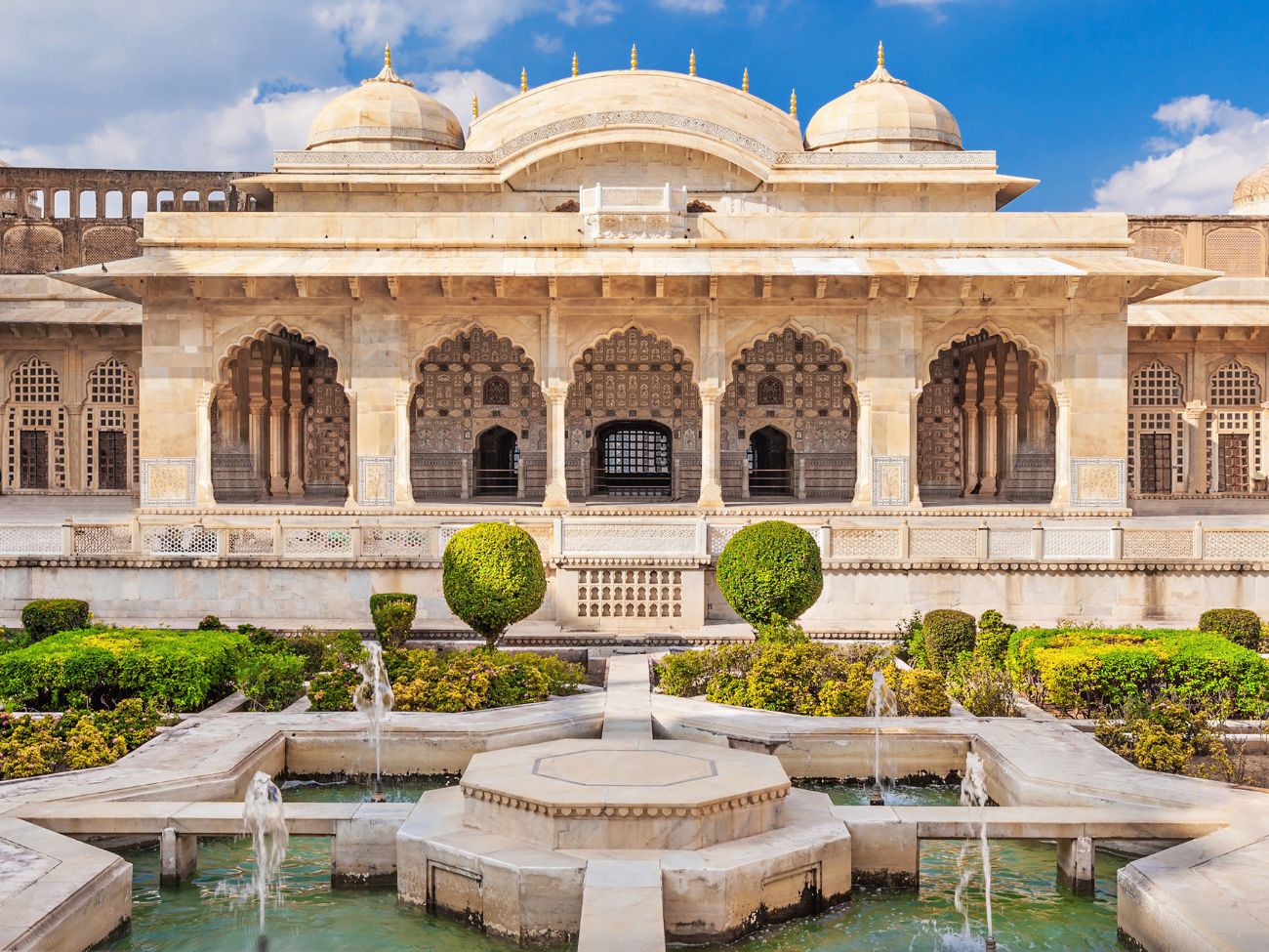Amer_Fort_near_Jaipur_Canva_Pro.jpg