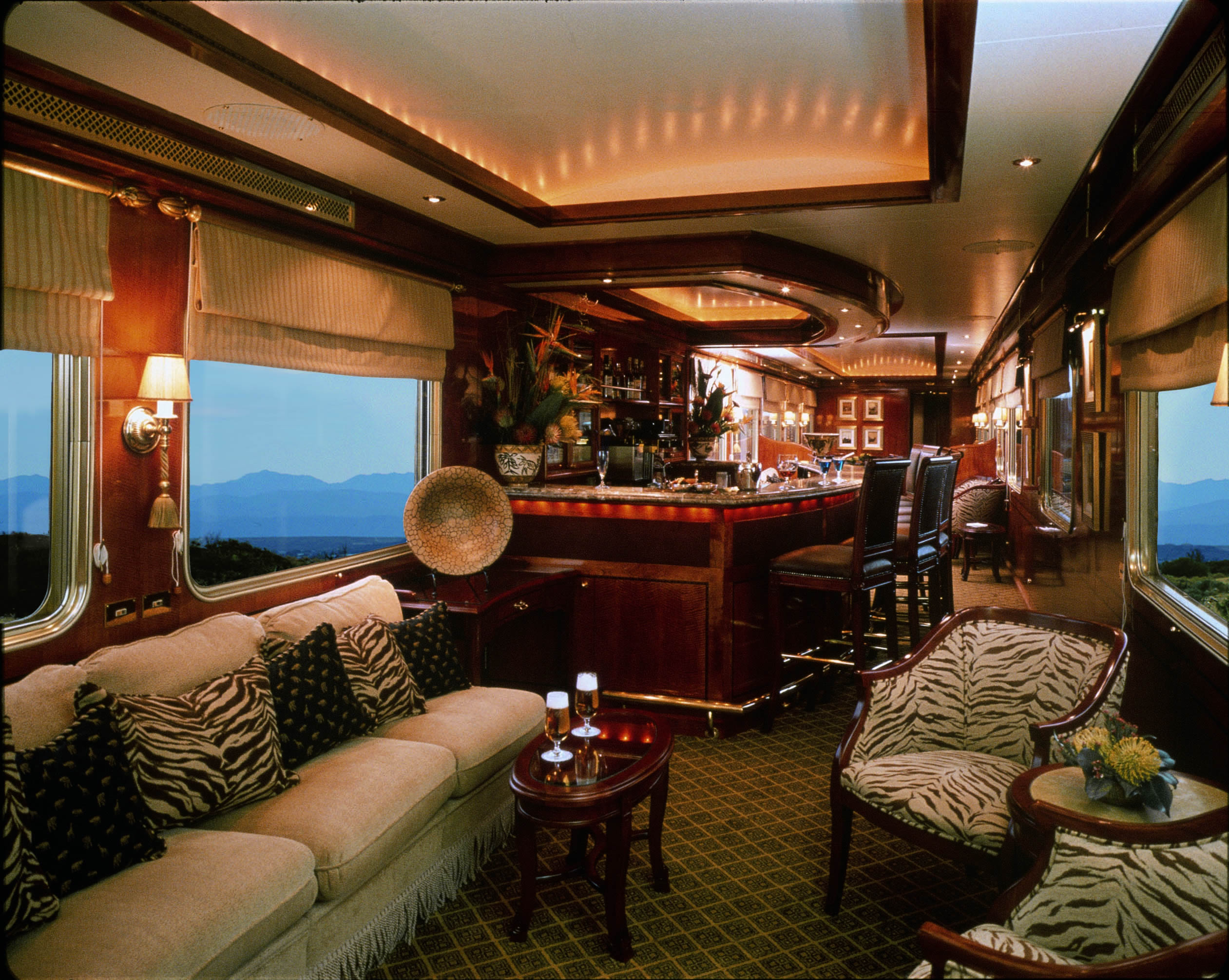 0405_Lounge_car.jpg