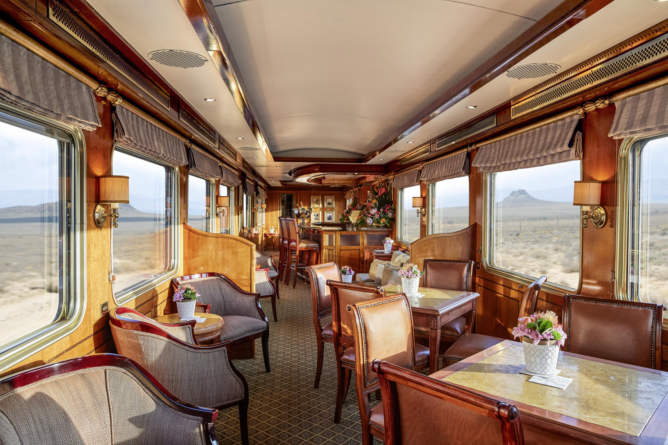 Daytime_view_of_the_Lounge_Car.jpg